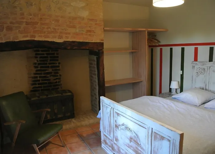 Le Moulin De Planiol Couette-café 3*